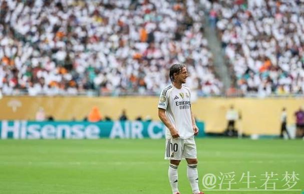 魔笛告别皇马:洒下3500万,赢得597场与28冠,7万球迷致敬,阿隆索送别一吻 魔笛告别皇马:洒下3500万,赢得597场与28冠,7万球迷致敬,阿隆索送别一吻